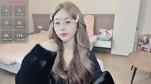 Snapshot of nini_a chatting on 11.08.25 nini a online show from 11.08.25