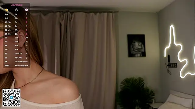 Snapshot of BeatrixCharton chatting on 09.29.25 BeatrixCharton online show from 09.29.25