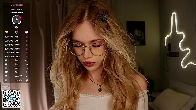 Snapshot of BeatrixCharton chatting on 10.17.25 BeatrixCharton online show from 10.17.25