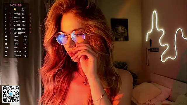 Snapshot of BeatrixCharton chatting on 10.21.25 BeatrixCharton online show from 10.21.25