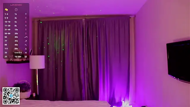 Snapshot of BeatrixCharton chatting on 11.04.25 BeatrixCharton online show from 11.04.25