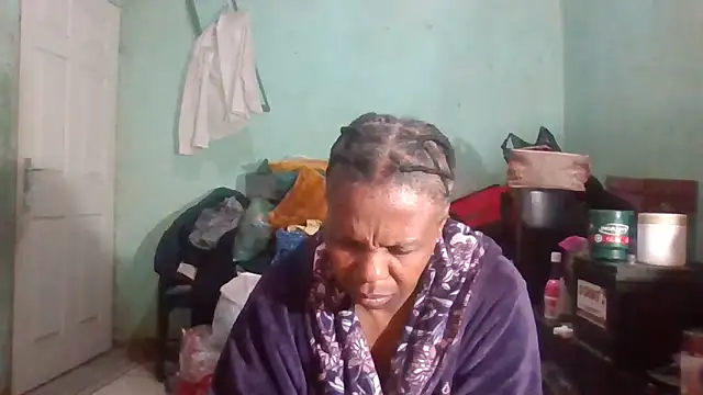 Snapshot of Nicky52 chatting on 10.10.25 Nicky52 online show from 10.10.25