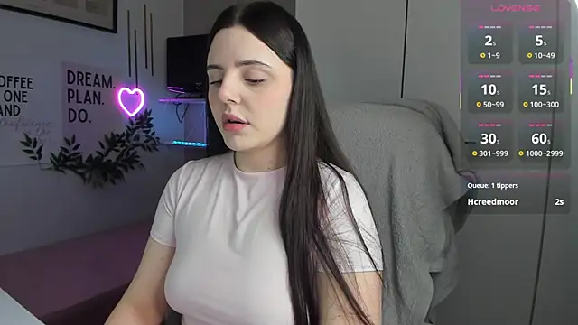 LiaWoow online show from 12.20.25