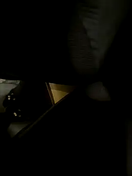 Snapshot of HiddenHoneyLDN chatting on 10.08.25 HiddenHoneyLDN online show from 10.08.25