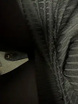 Snapshot of HiddenHoneyLDN chatting on 11.05.25 HiddenHoneyLDN online show from 11.05.25