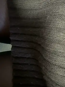 Snapshot of HiddenHoneyLDN chatting on 11.06.25 HiddenHoneyLDN online show from 11.06.25