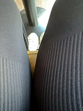 Snapshot of HiddenHoneyLDN chatting on 11.08.25 HiddenHoneyLDN online show from 11.08.25