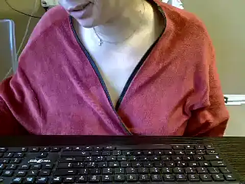 ITALIANASISIXX online show from 10.15.25