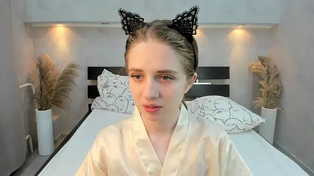 Camilla Kelly online show from 10.20.25