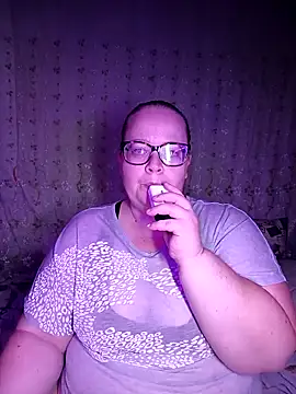Snapshot of LillyWilly chatting on 09.19.25 LillyWilly online show from 09.19.25