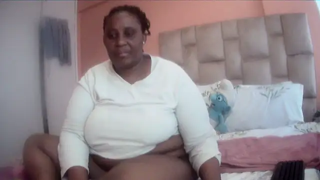 Snapshot of HUGEASSXXXXX chatting on 04.25.26 HUGEASSXXXXX online show from 04.25.26