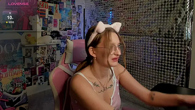 Maryyy May online show from 09.15.25