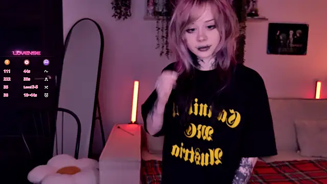 Lollyshy online show from 11.18.25