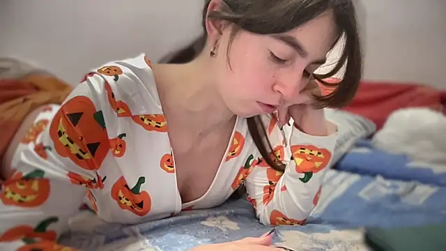 Rosea Champagne online show from 11.03.25