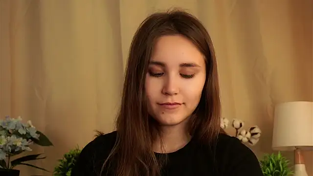 Snapshot of EthalFlowers chatting on 10.04.25 EthalFlowers online show from 10.04.25