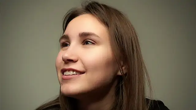 Snapshot of EthalFlowers chatting on 10.05.25 EthalFlowers online show from 10.05.25