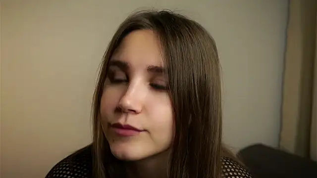 Snapshot of EthalFlowers chatting on 10.06.25 EthalFlowers online show from 10.06.25