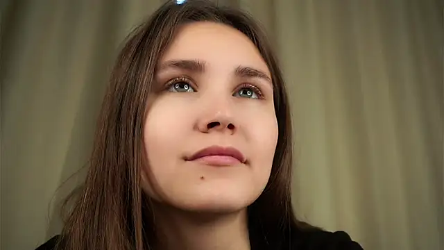 Snapshot of EthalFlowers chatting on 10.08.25 EthalFlowers online show from 10.08.25