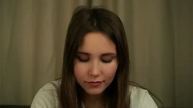 Snapshot of EthalFlowers chatting on 10.28.25 EthalFlowers online show from 10.28.25