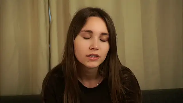 Snapshot of EthalFlowers chatting on 11.02.25 EthalFlowers online show from 11.02.25