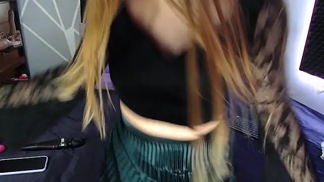 karlamoon23 online show from 09.28.25