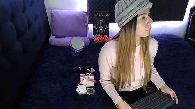 karlamoon23 online show from 10.11.25