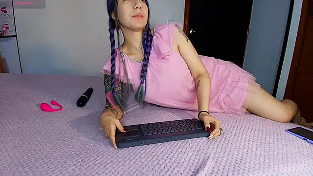 karlamoon23 online show from 04.18.26