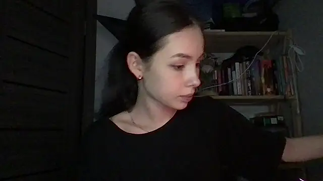 Yuna5343 online show from 10.17.25