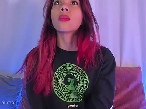 Snapshot of Laurenn_2 chatting on 11.05.25 Laurenn 2 online show from 11.05.25