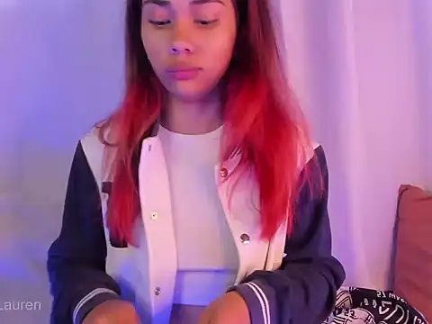 Snapshot of Laurenn_2 chatting on 11.15.25 Laurenn 2 online show from 11.15.25