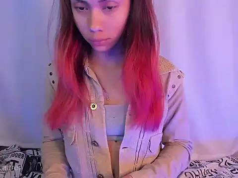 Snapshot of Laurenn_2 chatting on 11.17.25 Laurenn 2 online show from 11.17.25