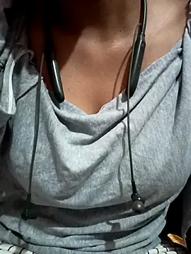 kaviyaponnu0987 online show from 04.01.26