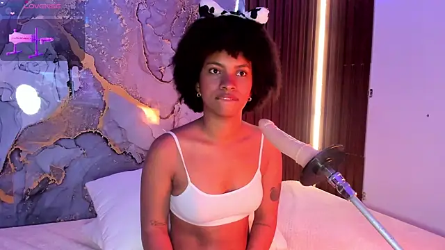 Lolalewis777 online show from 10.05.25