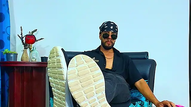 Snapshot of DaveSoldier chatting on 10.11.25 DaveSoldier online show from 10.11.25