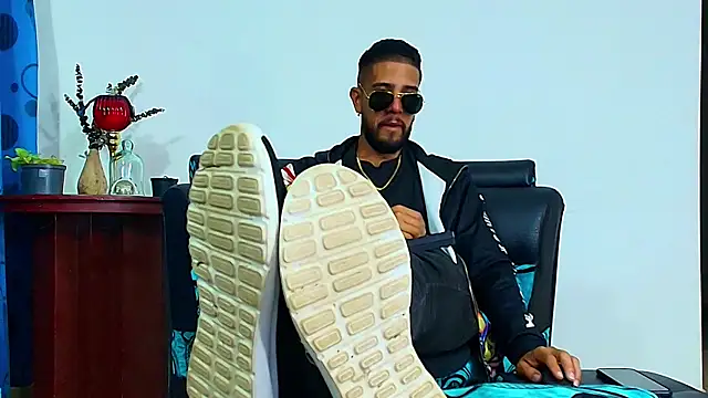 Snapshot of DaveSoldier chatting on 10.12.25 DaveSoldier online show from 10.12.25