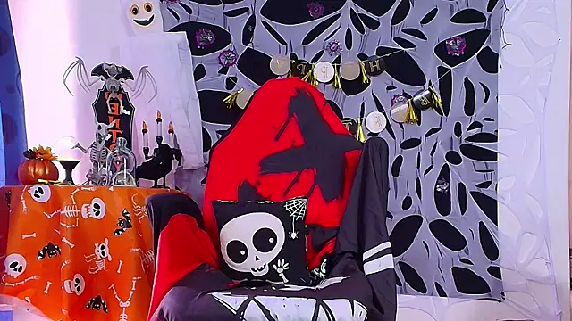 Snapshot of DaveSoldier chatting on 10.28.25 DaveSoldier online show from 10.28.25