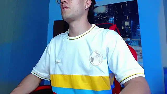 Snapshot of alexgiraldo__ chatting on 03.27.26 alexgiraldo online show from 03.27.26