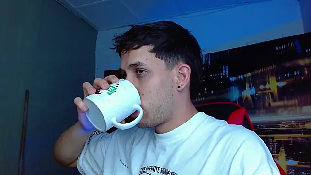 Snapshot of alexgiraldo__ chatting on 04.12.26 alexgiraldo online show from 04.12.26
