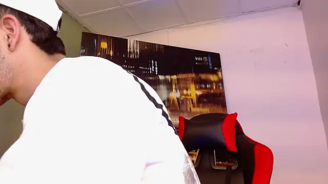 Snapshot of alexgiraldo__ chatting on 04.15.26 alexgiraldo online show from 04.15.26