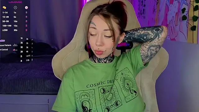 Snapshot of bunnykellyyy chatting on 04.30.26 bunnykellyyy online show from 04.30.26