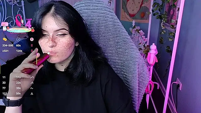 Snapshot of Dark_Shine chatting on 09.18.25 Dark Shine online show from 09.18.25