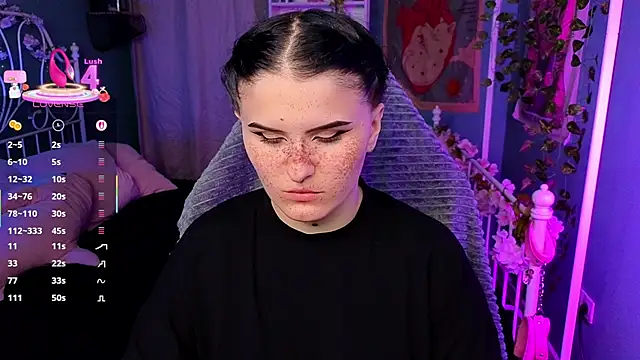 Snapshot of Dark_Shine chatting on 09.28.25 Dark Shine online show from 09.28.25