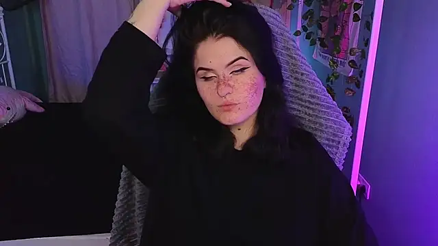 Snapshot of Dark_Shine chatting on 10.14.25 Dark Shine online show from 10.14.25