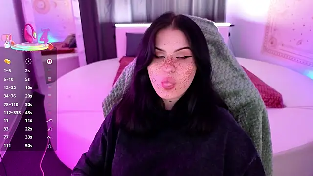 Snapshot of Dark_Shine chatting on 10.19.25 Dark Shine online show from 10.19.25