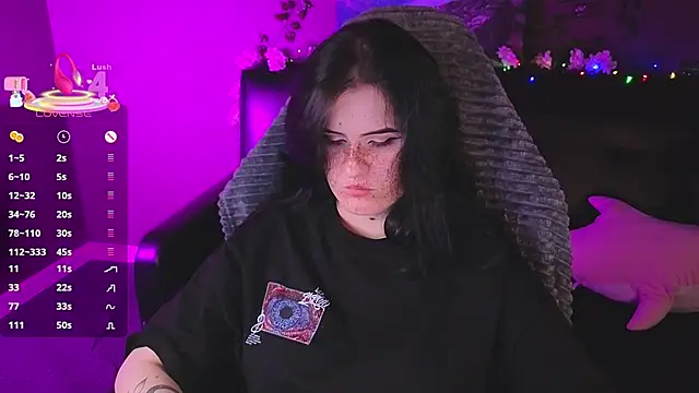 Snapshot of Dark_Shine chatting on 10.21.25 Dark Shine online show from 10.21.25