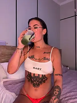 Snapshot of savana_heart chatting on 10.12.25 savana heart online show from 10.12.25