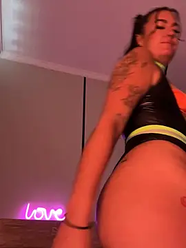 Snapshot of savana_heart chatting on 10.31.25 savana heart online show from 10.31.25