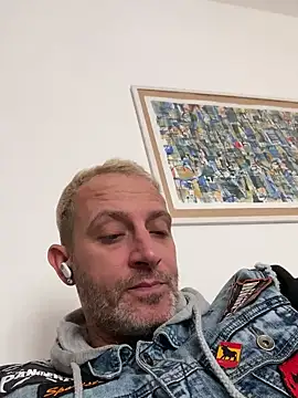 Snapshot of Maurinho3005 chatting on 09.29.25 Maurinho3005 online show from 09.29.25