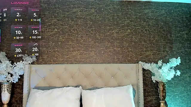 Snapshot of alisonn_moon chatting on 09.20.25 alisonn moon online show from 09.20.25