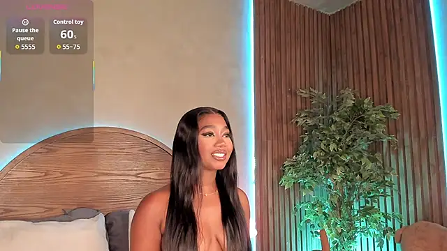 Snapshot of alisonn_moon chatting on 10.07.25 alisonn moon online show from 10.07.25